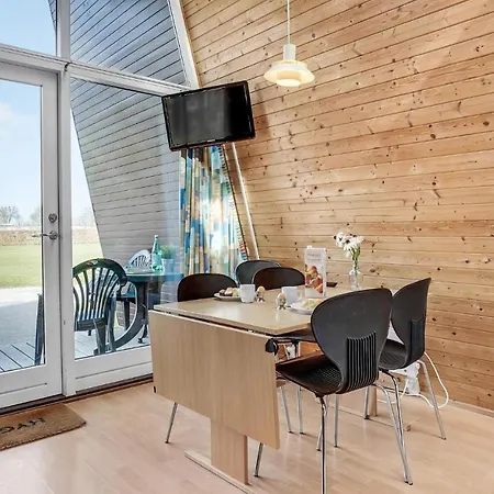 2 Bedroom Gorgeous In Holiday home