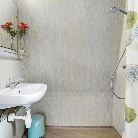 2 Bedroom Gorgeous In Holiday home *
